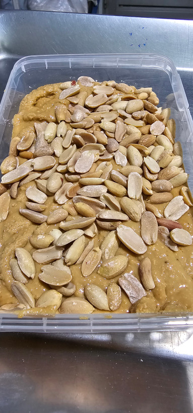 کره بادام زمینی ساده تهیه شده از بادام زمینی درجه یک مغان با تکه های بادام زمینی